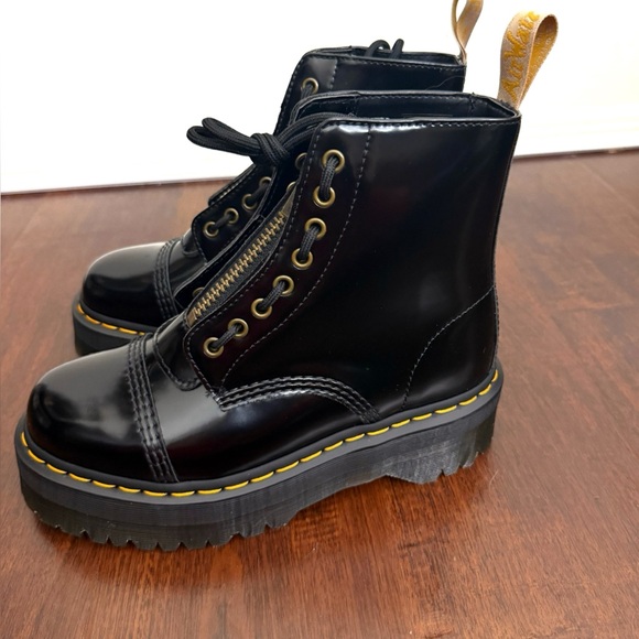 NWT Dr. Martens Sinclair Vegan Patent Leather boots in black Size 8 - Picture 12 of 16